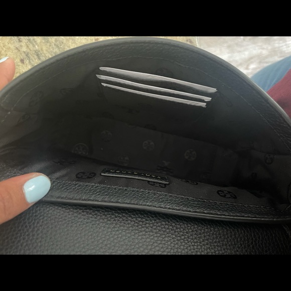 New Tory Burch Carter 🖤 shoulder bag last one - Picture 4 of 11